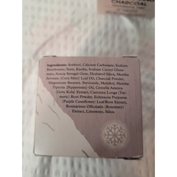 Detoxifying Charcoal Toothpaste Tablets - Picture 3 of 5